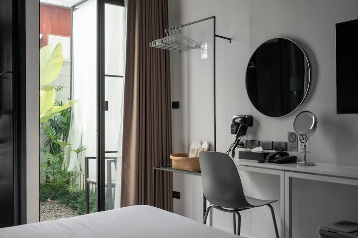 Room 18 of 37