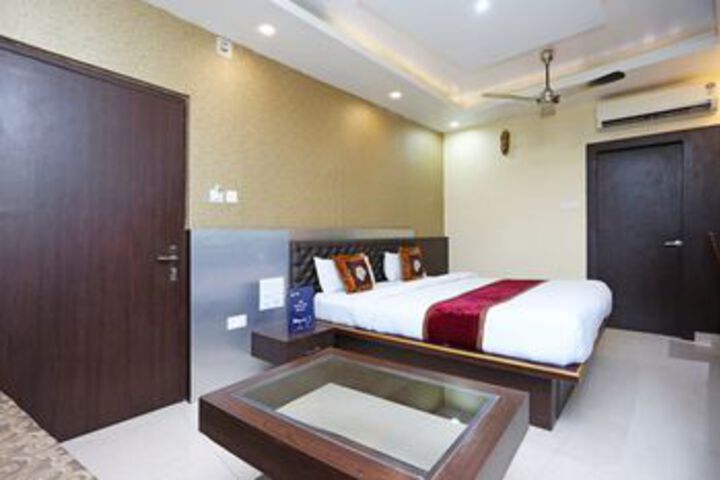 Room 13 of 33