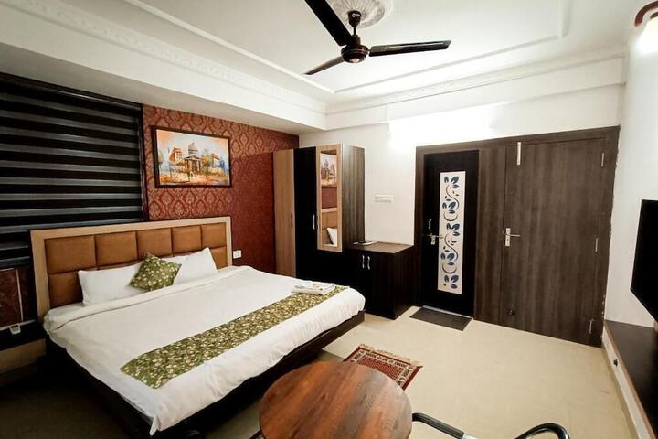 Room 2 of 34