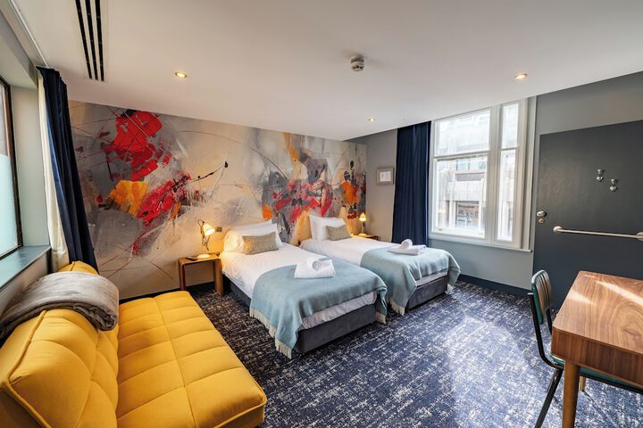 Room 75 of 144