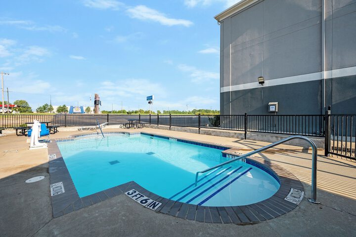 Pool 20 of 31