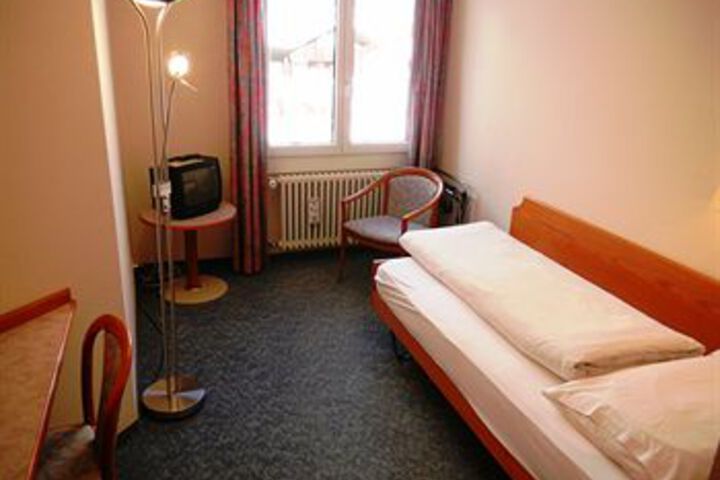 Room 38 of 108