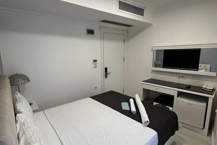 Room 7 of 42