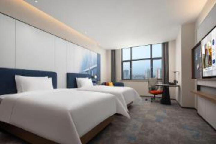 Room 8 of 8