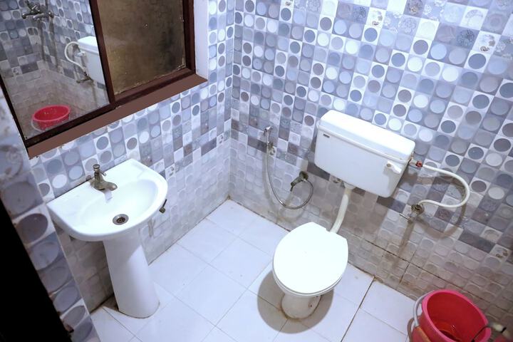 Room 8 of 13