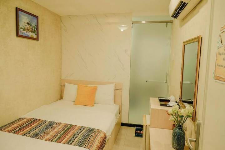 Room 6 of 116