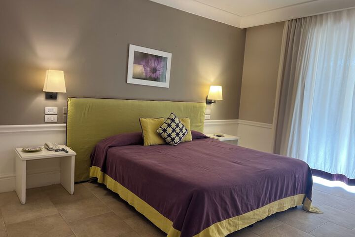 Room 32 of 143