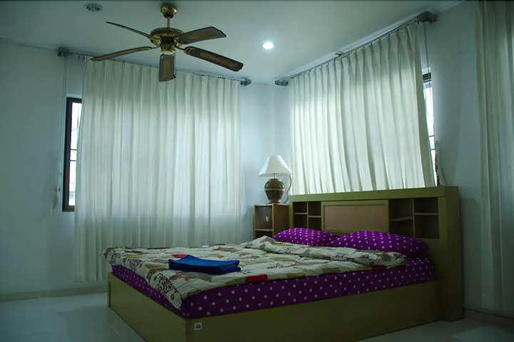 Room 4 of 17