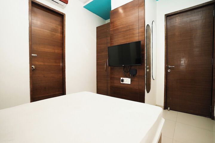 Room 8 of 32