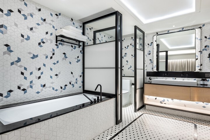 Room 12 of 32