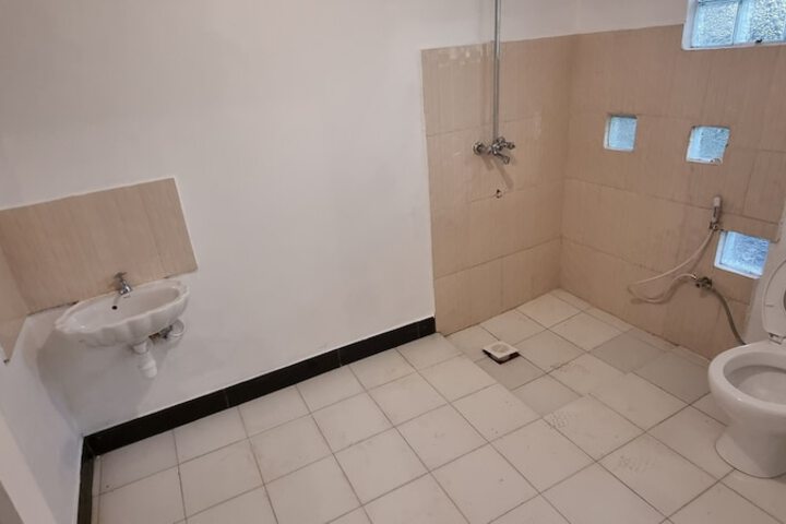 Room 14 of 33