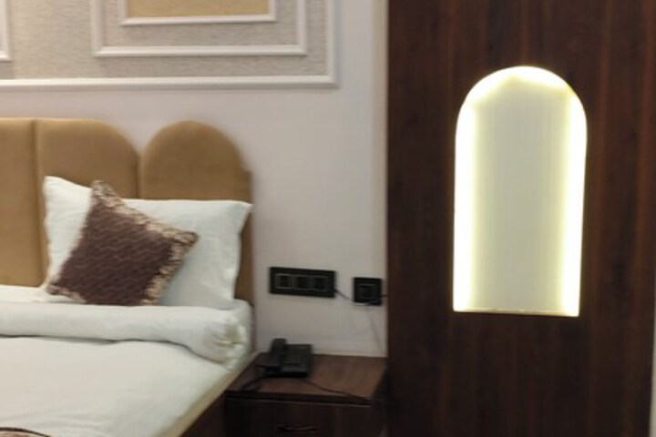 Room 6 of 118