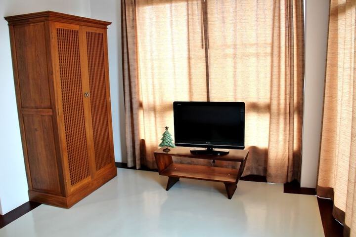 Room 30 of 48