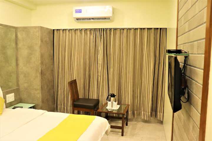 Room 6 of 14