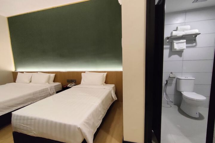 Room 12 of 35