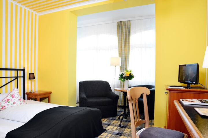 Room 18 of 37
