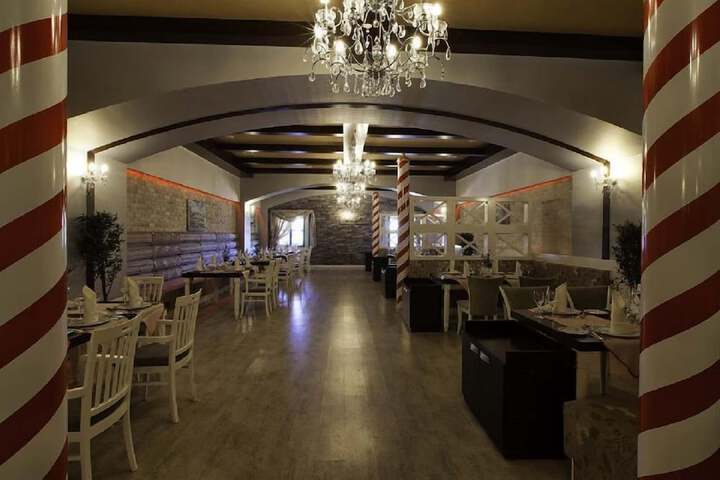 Dining 82 of 120