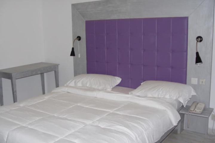 Room 9 of 27