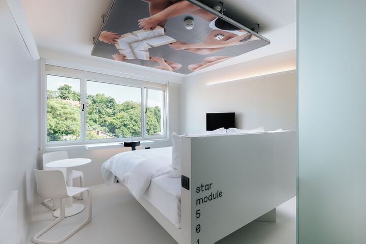 Room 2 of 42