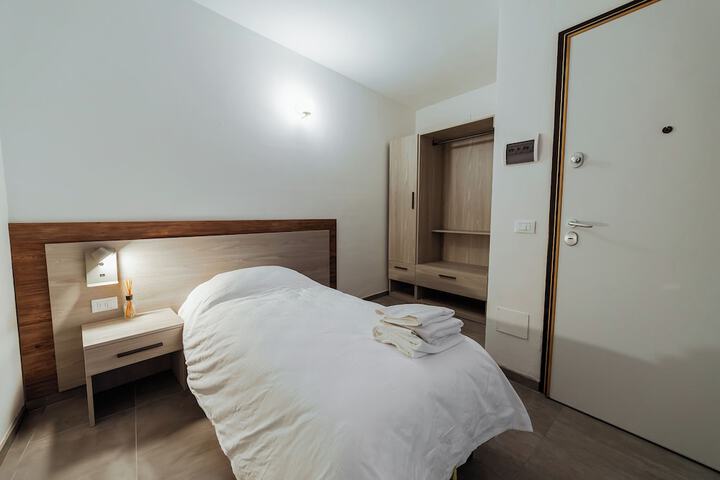 Room 7 of 30
