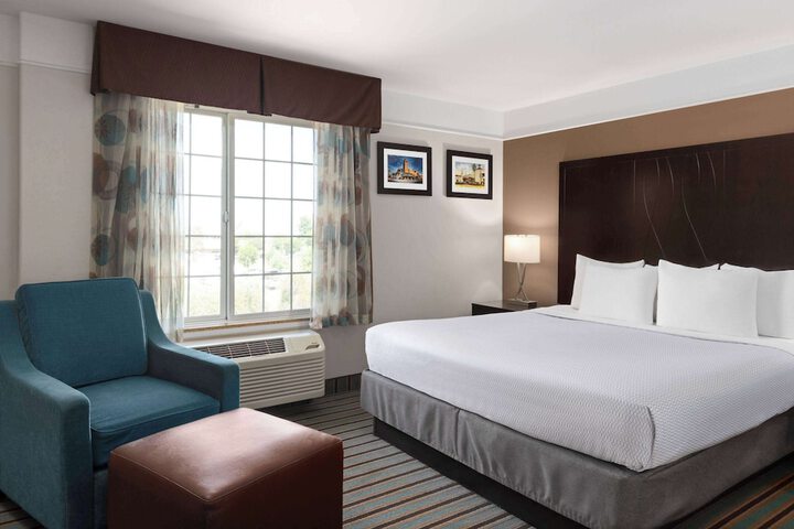 1 King Bed (7 of 9)