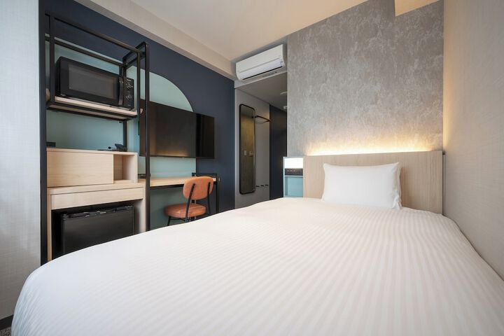 Room 2 of 20