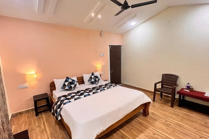 Room 9 of 25