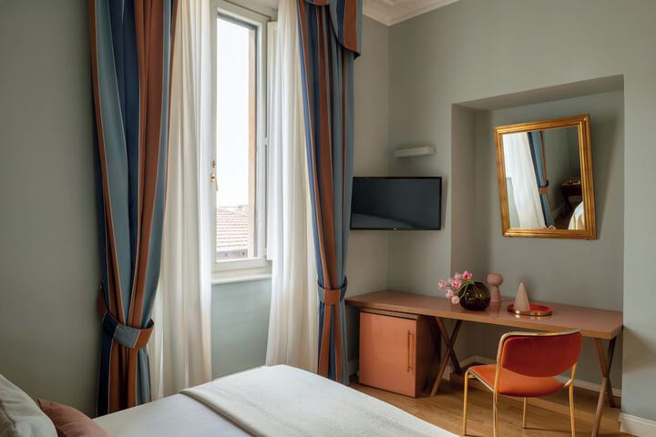 Room 43 of 77