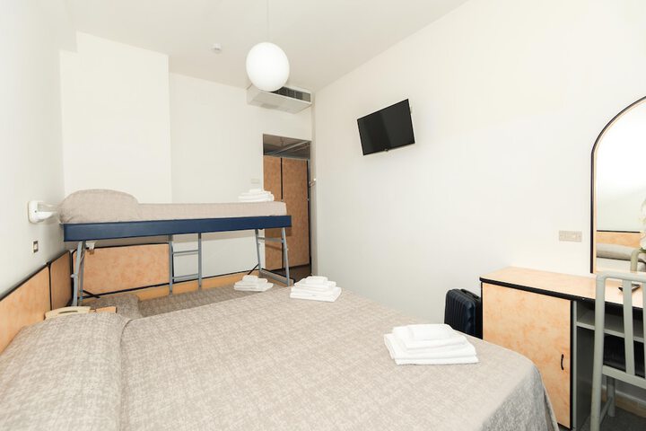 Room 10 of 26