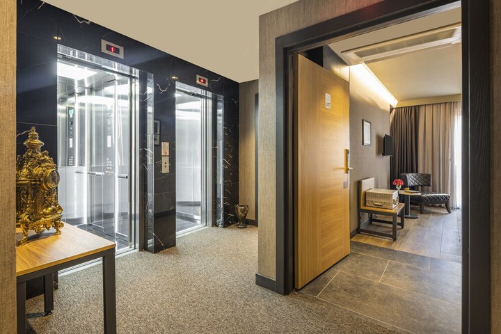 Ballroom/Hall 64 of 75