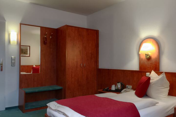 Room 5 of 45