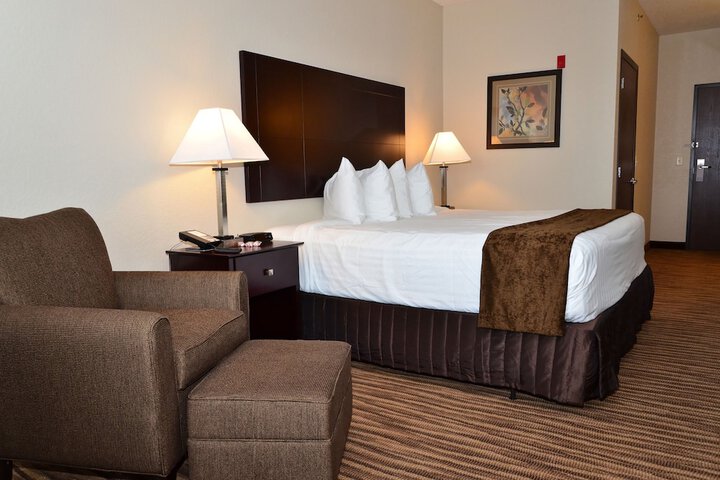 1 King Bed Accessible (6 of 23)