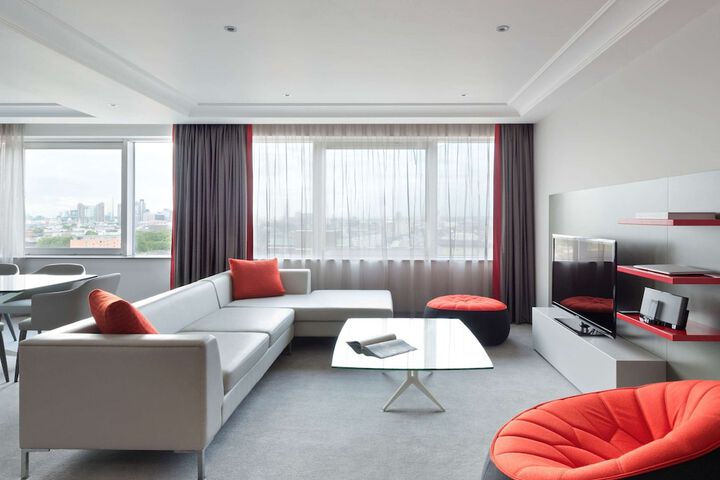 Room 14 of 118