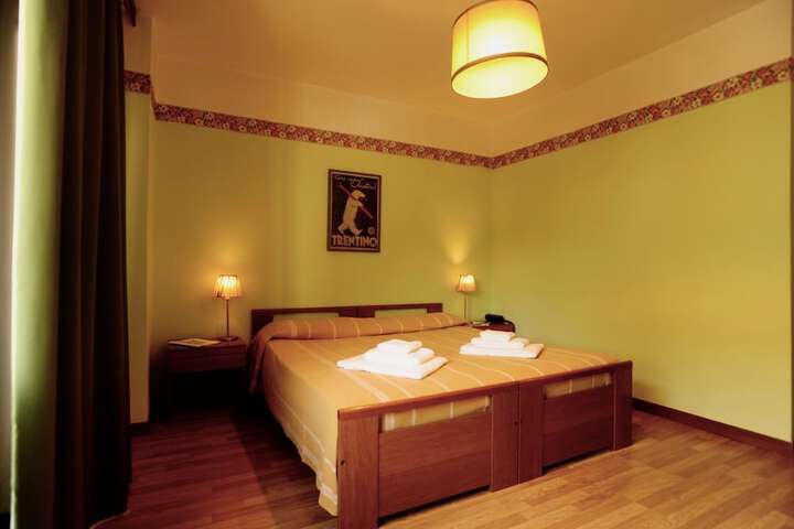 Room 10 of 21