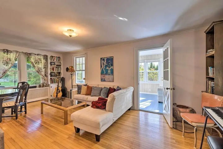 Near Wineries: Historic North Fork Farmhouse!