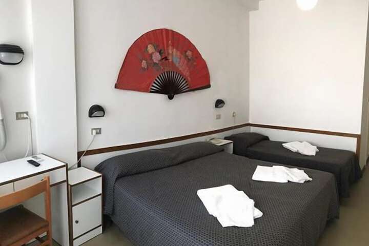 Room 7 of 27