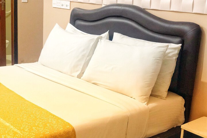 Room 10 of 28
