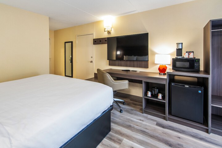 Room 25 of 38