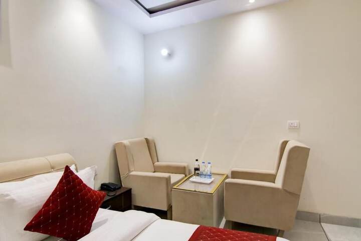 Room 4 of 25