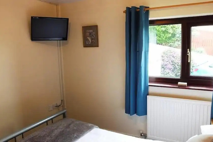 Room 5 of 13