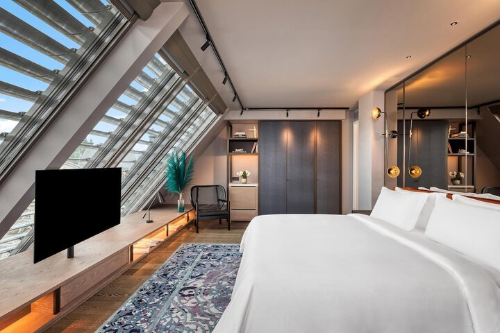 Room 34 of 169