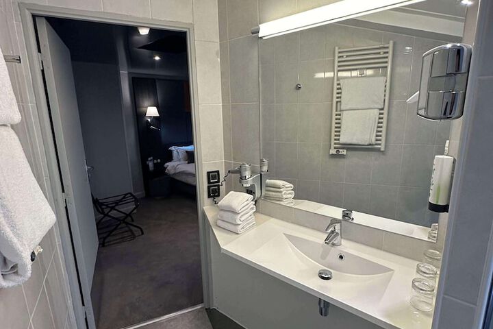 Room 73 of 91