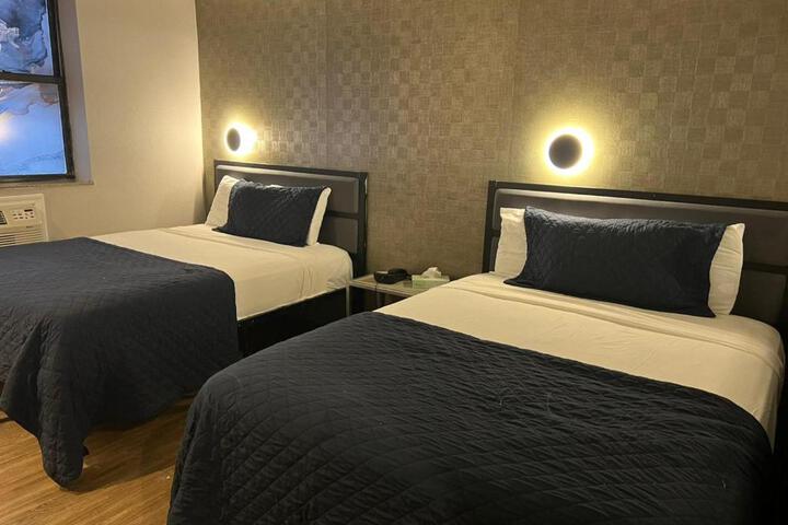 Double Deluxe King Bed (3 of 6)
