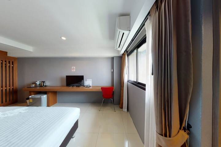 Room 44 of 181