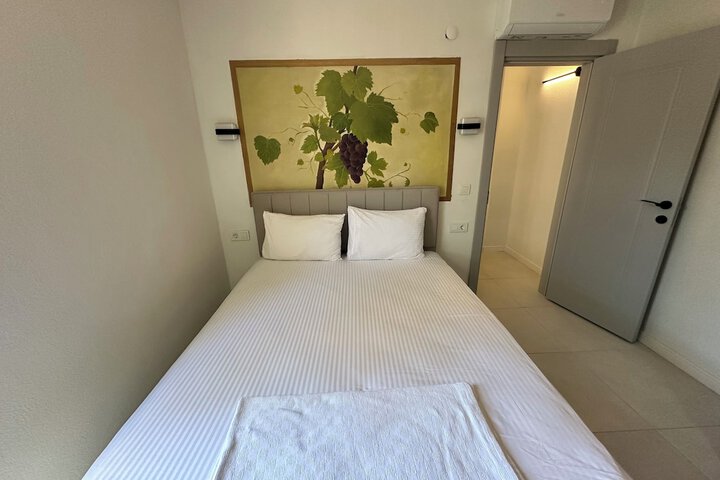 Room 37 of 64