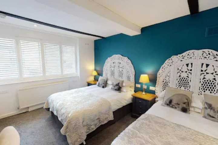 Room 4 of 38