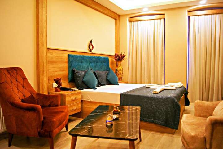 Room 4 of 18