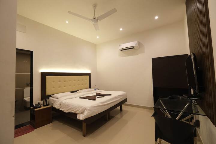 Room 7 of 68