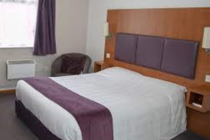 Room 9 of 18