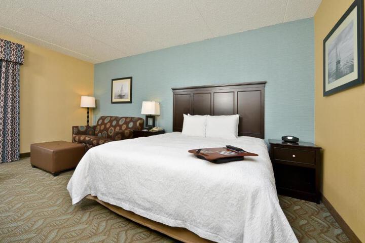 1 King Bed (6 of 9)